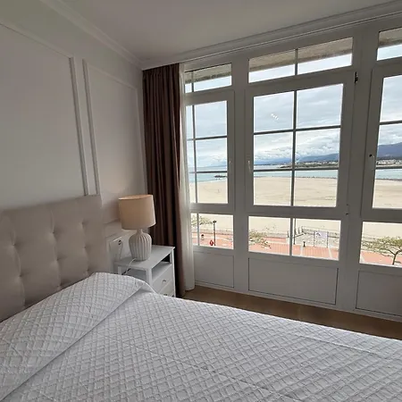 Vivienda En 1ª Linea De Playa Rapadoira. *